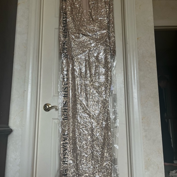 Elegant NEW Gold Sequin Evening Gown - Picture 3 of 4